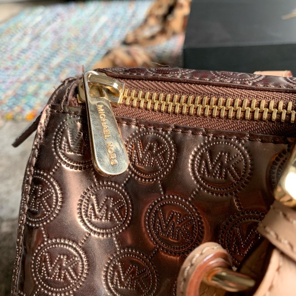 Micheal kors purse large size. - Picture 6 of 15
